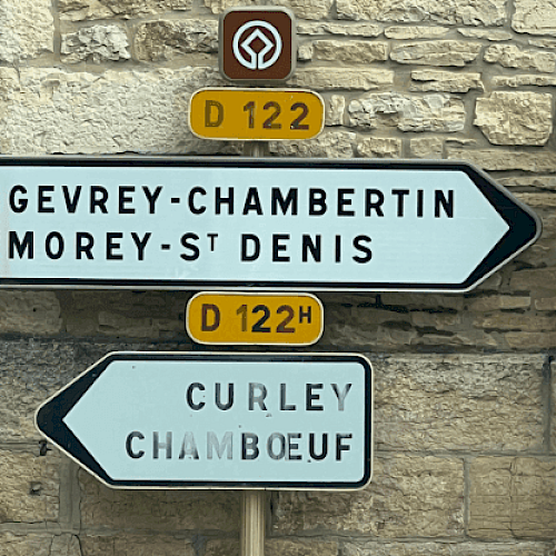 Road signs point to Gevrey-Chambertin, Morey-St Denis, Curley, and Chamboeuf via routes D122 and D122H.